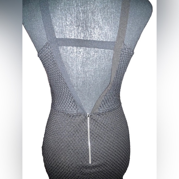 5/25$ ✨ Room Service Dress - Picture 4 of 9